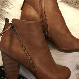 Leathered Chunk Ankle Boots